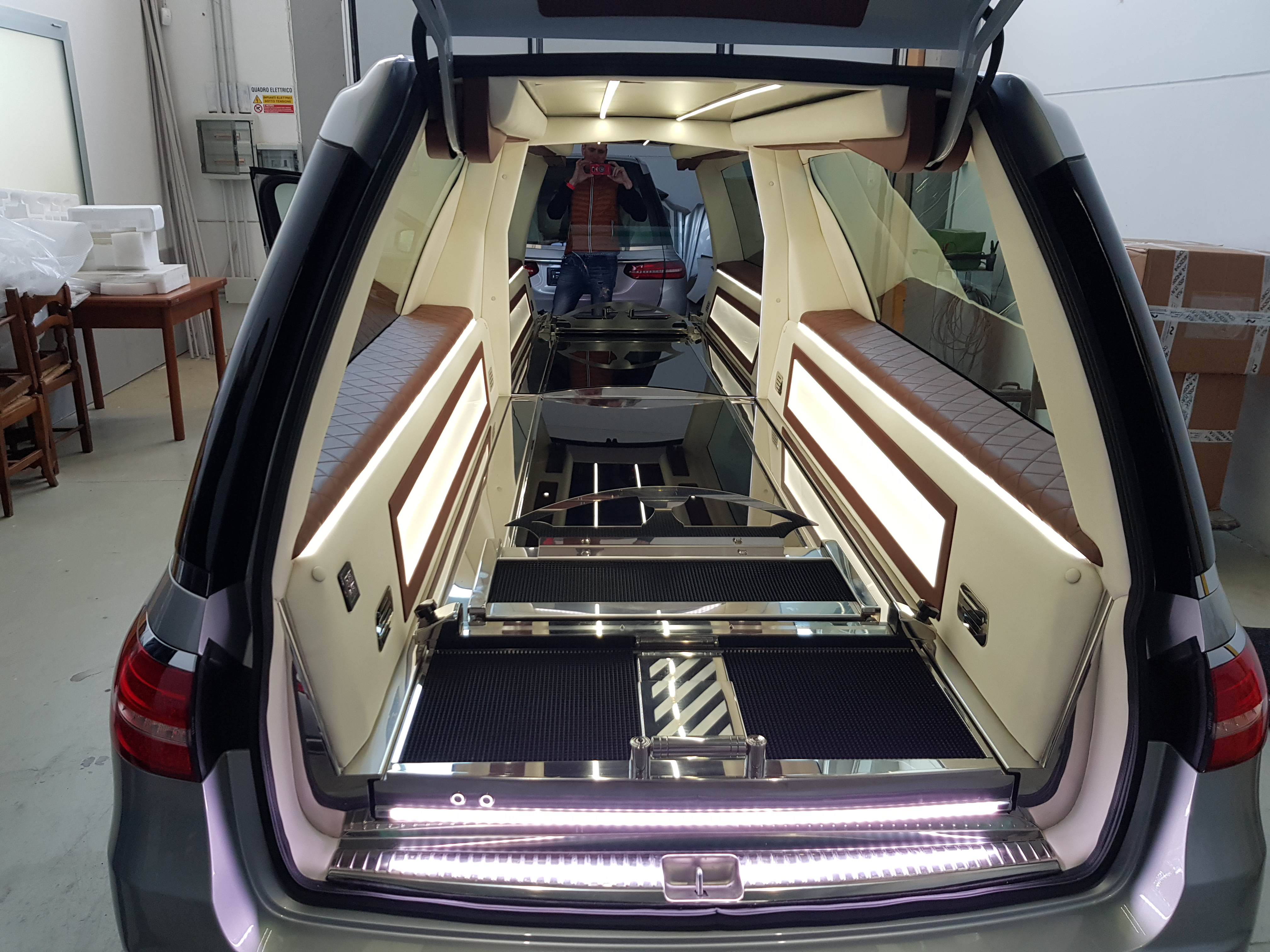 AUTOFUNEBRE MERCEDES W213 SCHEDA 327_F - immagine 2